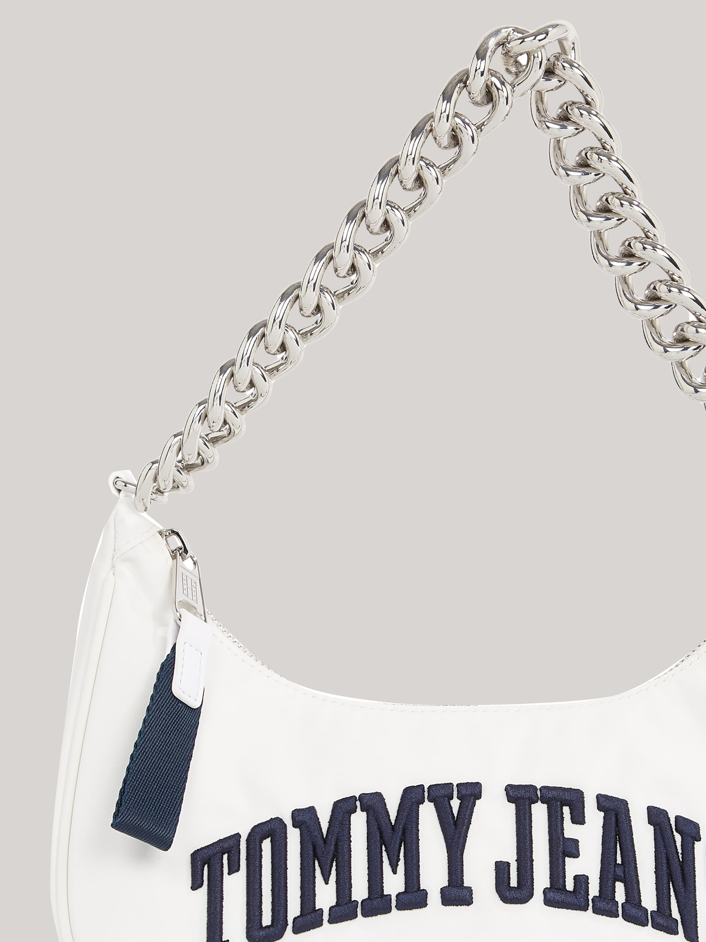 Iconic Chain Strap Shoulder Bag
