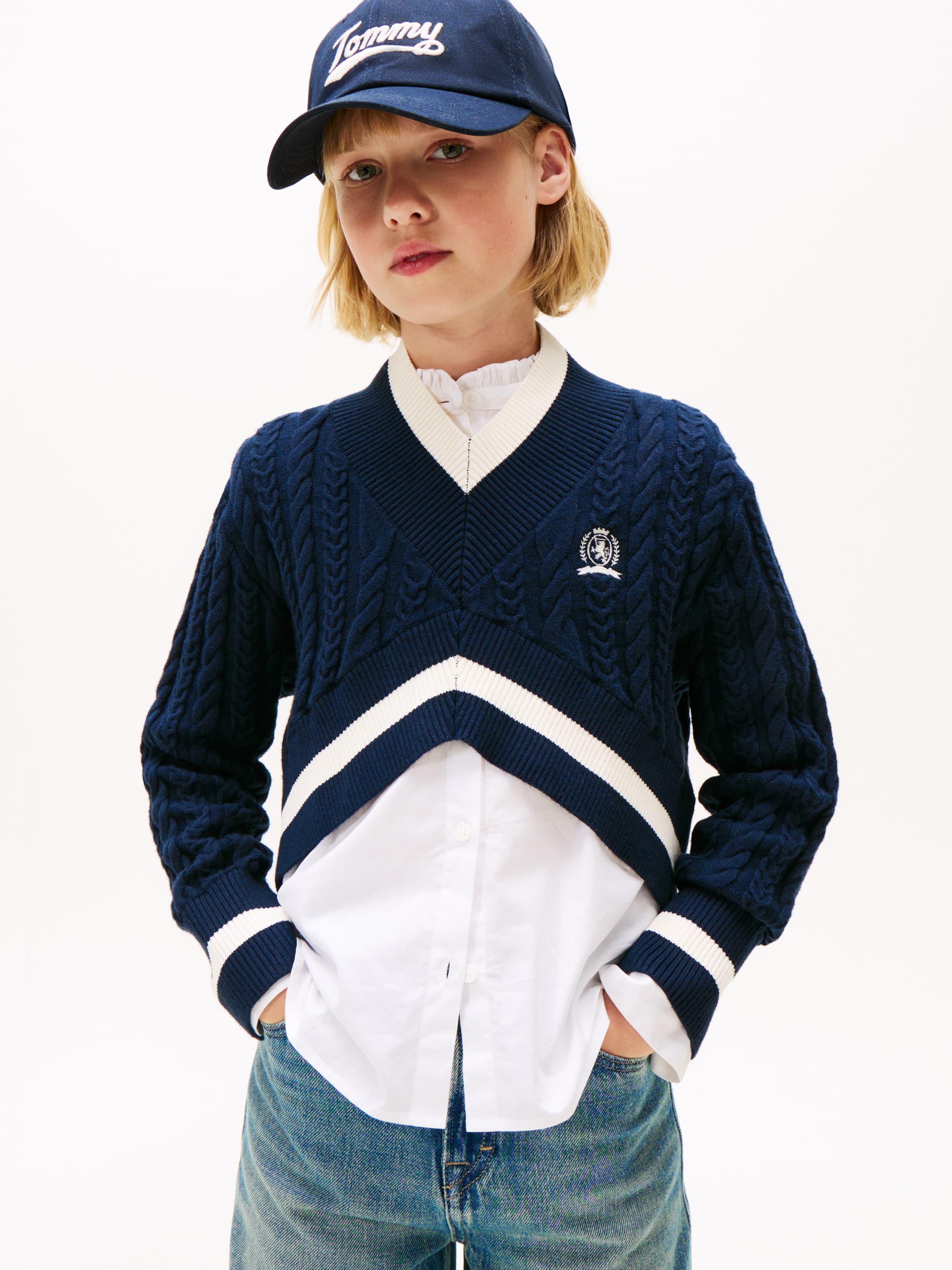 TH Crest Embroidery Cable Knit V-Neck Cropped Jumper