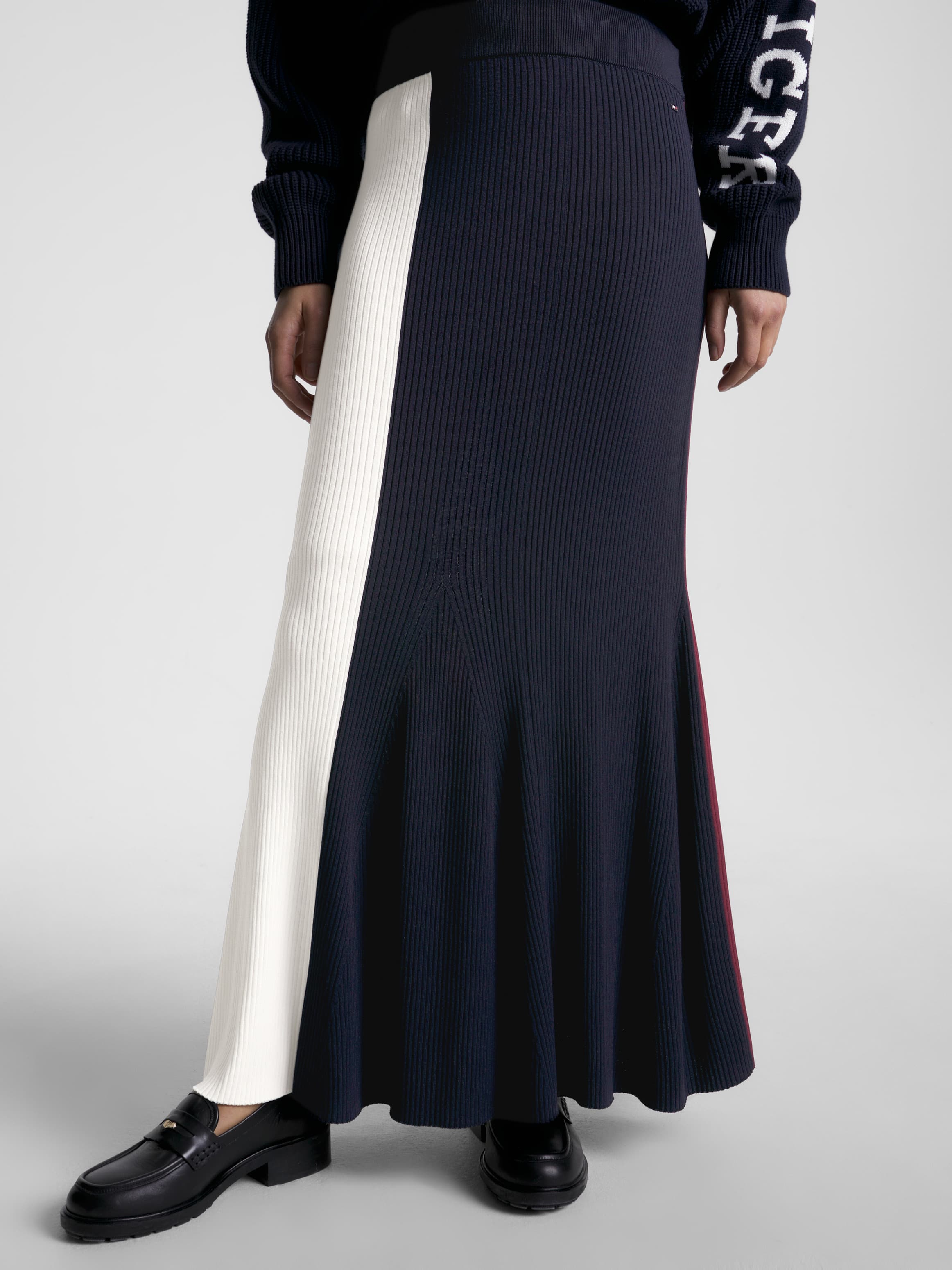Colour-Blocked Fit And Flare Maxi Skirt